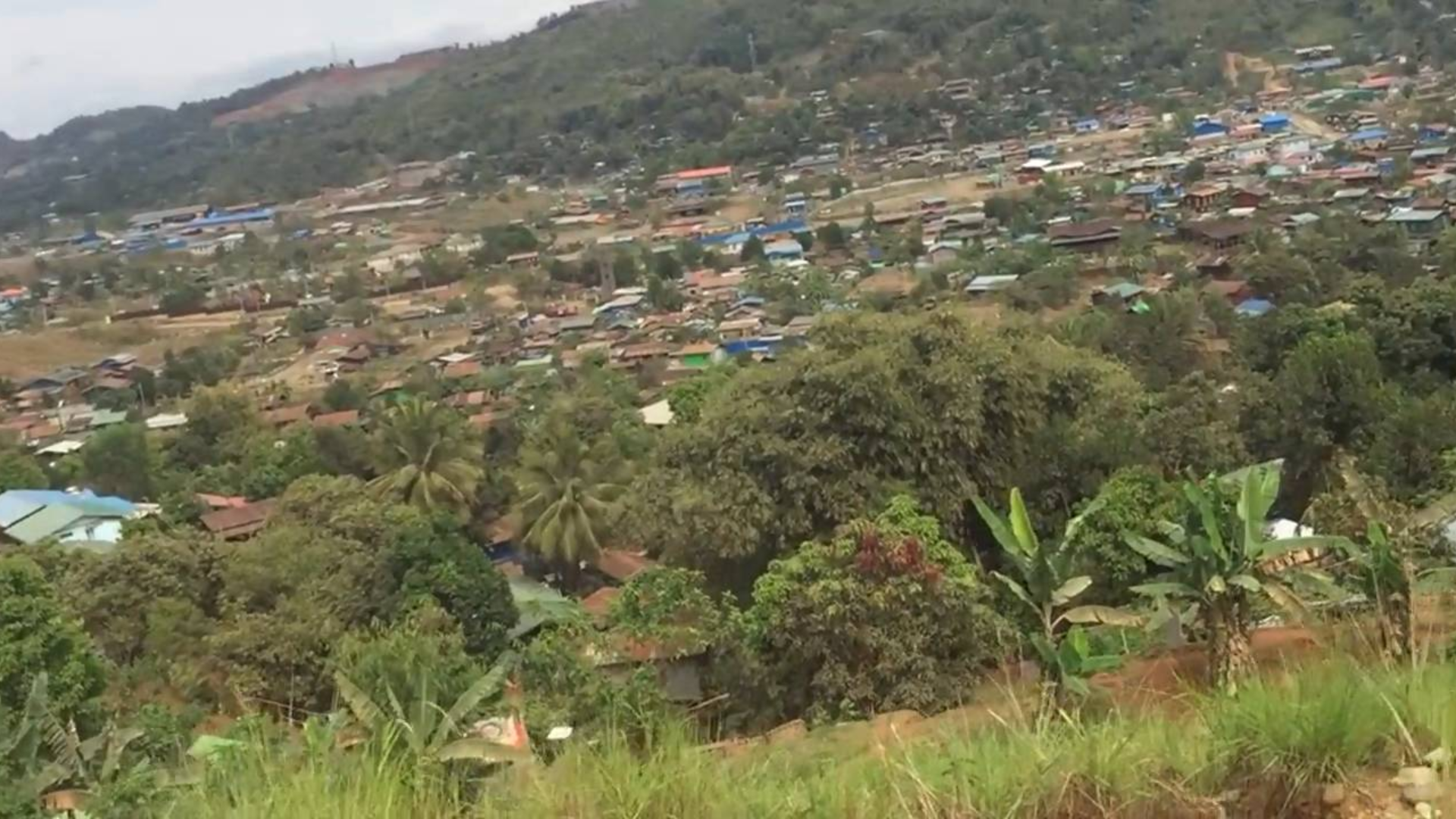 缅甸翡翠矿山实拍:一个被翡翠矿区包围的小镇!